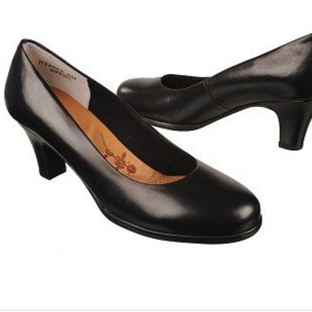 NIB Ros Hommerson Cabernet in Black Kid 10 WW